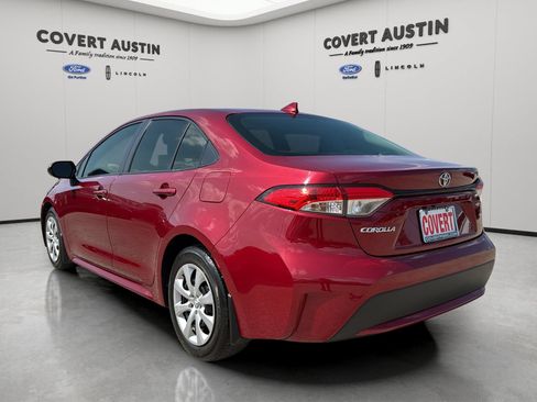 Used 2022 Toyota Corolla LE FWD image 3