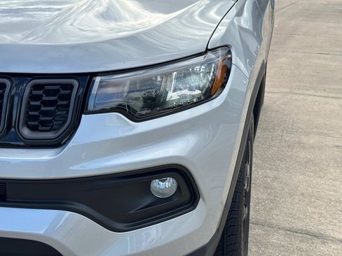 New 2026 Jeep Compass Latitude image 9