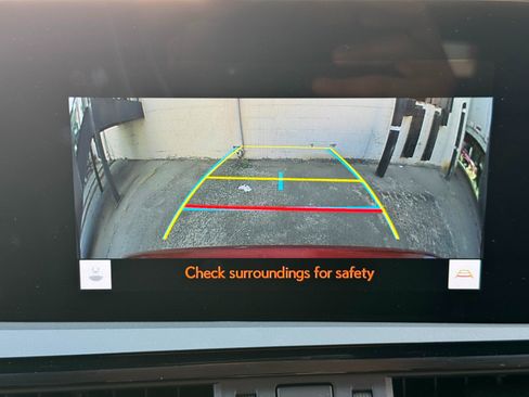 Used 2025 Lexus ES 300h w/ Premium Package FWD image 32