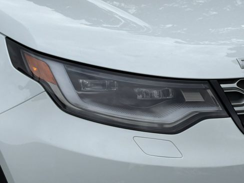 Certified 2025 Land Rover Discovery S AWD/4WD image 12