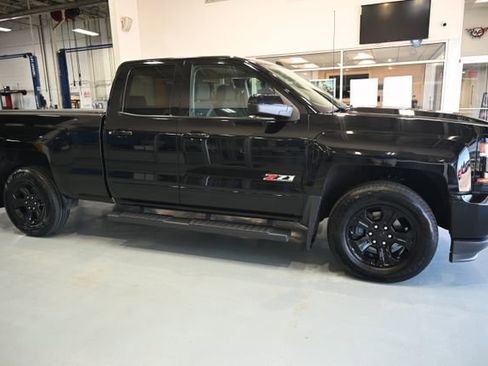 Used 2017 Chevrolet Silverado 1500 LT w/ Midnight Edition AWD/4WD image 4
