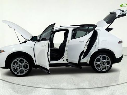 Used 2024 Alfa Romeo Tonale Ti AWD/4WD image 12