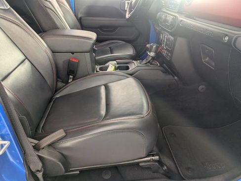 Used 2022 Jeep Wrangler Unlimited Rubicon w/ Cold Weather Group AWD/4WD image 32
