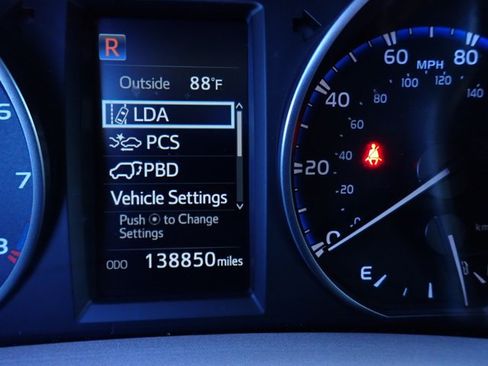 Used 2017 Toyota RAV4 XLE FWD image 24