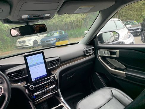 Used 2022 Ford Explorer Limited w/ Limited Technology Package image 36