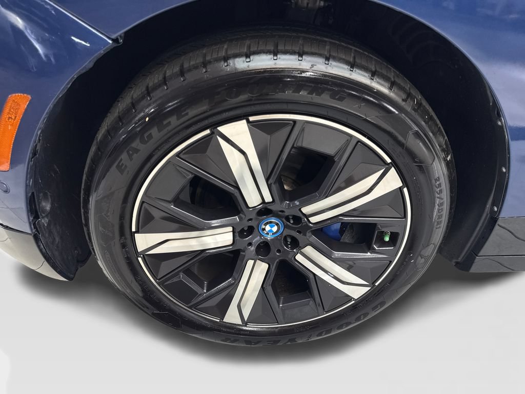 Used 2024 BMW iX xDrive50 w/ Sport Package AWD/4WD image 85