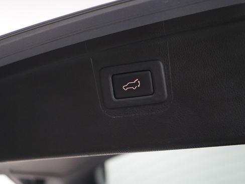 Used 2018 Subaru Outback 2.5i Premium image 11