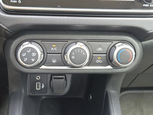Used 2021 Nissan Versa S FWD image 20