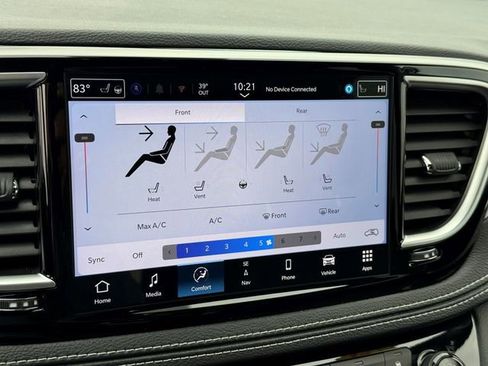 Used 2026 Chrysler Pacifica Limited image 31