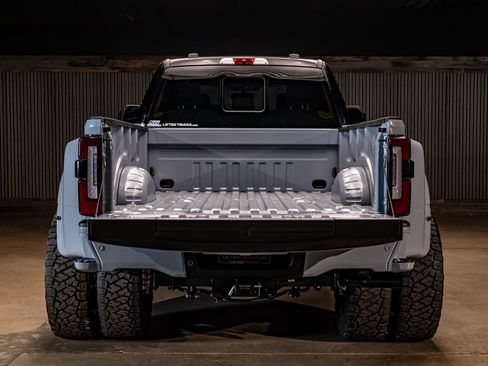 Used 2026 Ford F350 Platinum w/ FX4 Off-Road Package AWD/4WD image 9