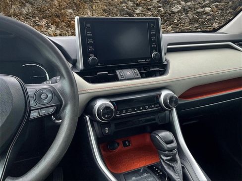 Used 2019 Toyota RAV4 Adventure image 6