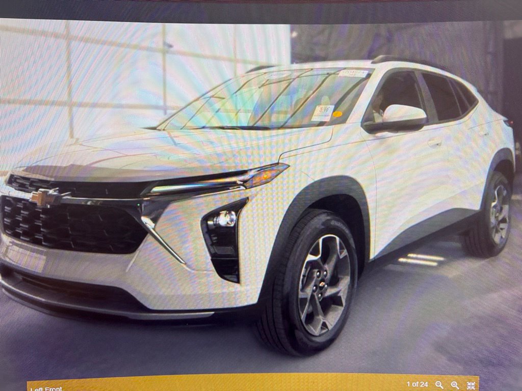 Used 2026 Chevrolet Trax LT FWD image 1