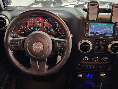 Used 2018 Jeep Wrangler Unlimited Rubicon w/ Connectivity Group AWD/4WD image 23