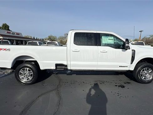 New 2025 Ford F250 Lariat w/ FX4 Off-Road Package image 3