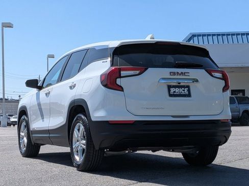 Used 2024 GMC Terrain SLE image 8