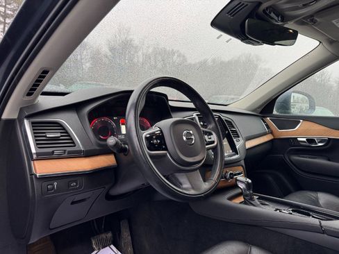 Used 2021 Volvo XC90 T6 Momentum image 14