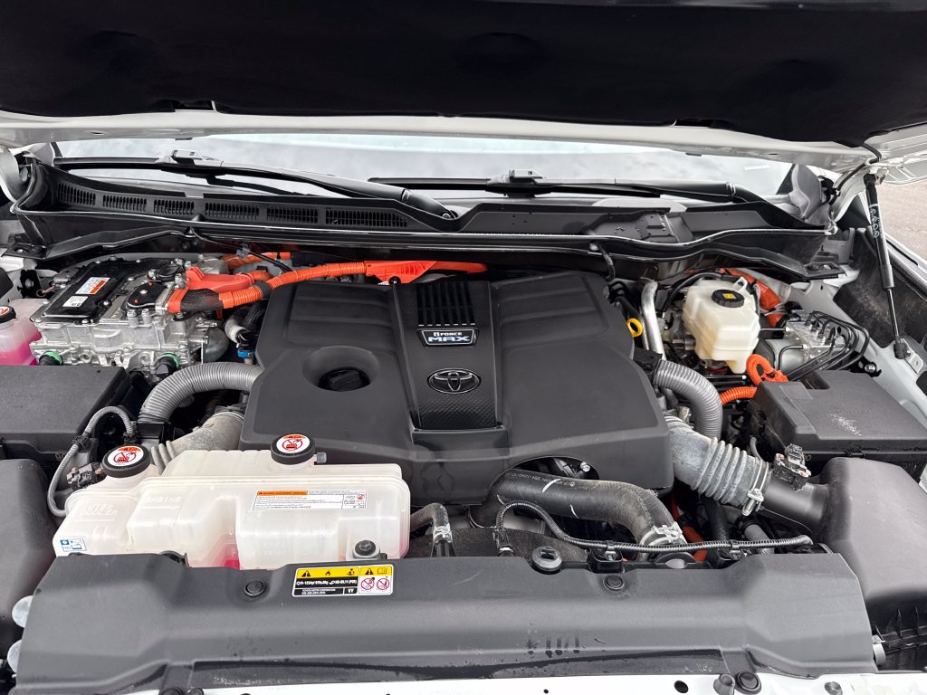 Used 2025 Toyota Sequoia Platinum AWD/4WD image 22
