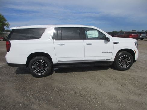New 2026 GMC Yukon XL Elevation w/ Elevation Premium Package AWD/4WD image 3