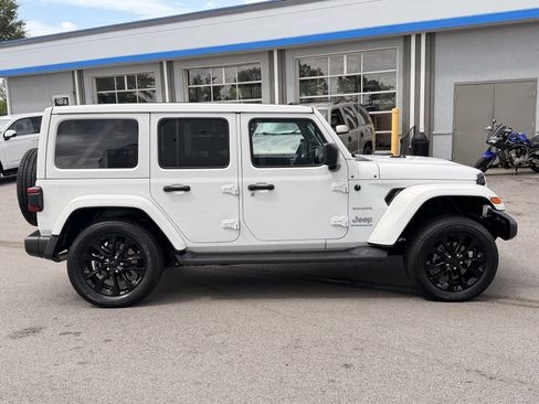 Used 2023 Jeep Wrangler Unlimited Sahara w/ Cold Weather Group AWD/4WD image 13