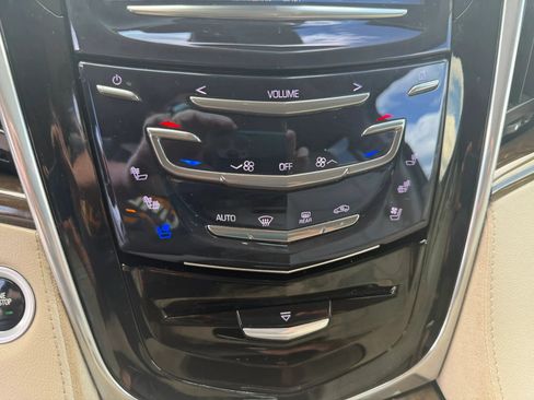 Used 2020 Cadillac Escalade Premium Luxury AWD/4WD image 11