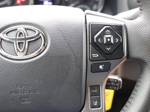 Used 2022 Toyota Tacoma TRD Off-Road AWD/4WD image 17