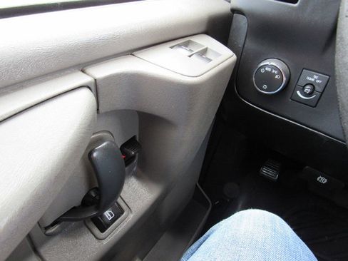 Used 2015 Chevrolet Express 2500 RWD image 37
