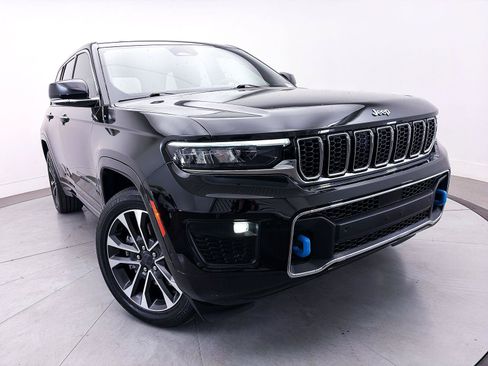 Used 2023 Jeep Grand Cherokee Overland w/ Luxury Tech Group IV AWD/4WD image 3