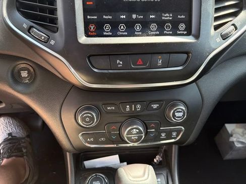 Used 2021 Jeep Cherokee Latitude Lux w/ Comfort/Convenience Group AWD/4WD image 9