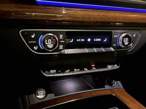 Used 2021 Audi Q5 e Prestige w/ Prestige Package image 34