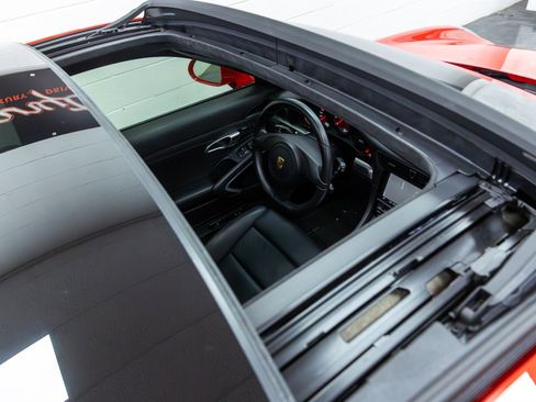 Used 2015 Porsche 911 Carrera image 26