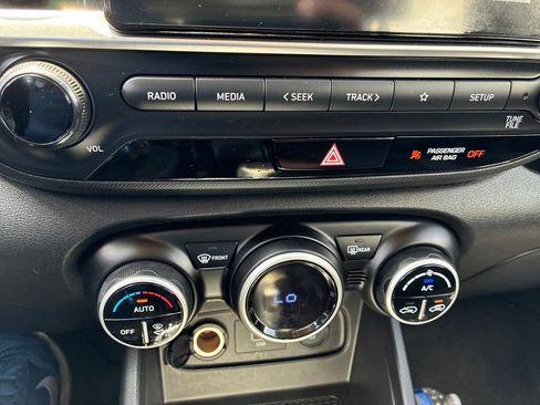 Used 2020 Hyundai Venue SEL w/ Convenience Package FWD image 26