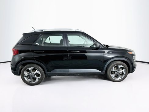 Used 2025 Hyundai Venue SEL FWD image 9