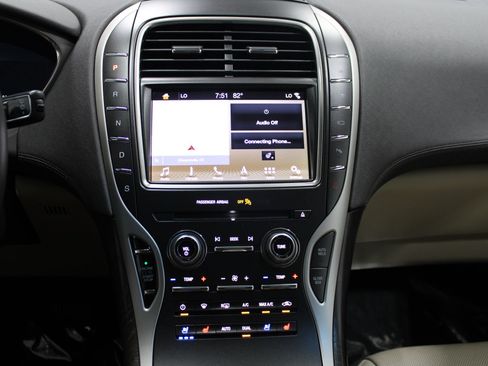 Used 2019 Lincoln Nautilus Reserve AWD/4WD image 32
