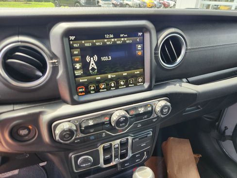 Used 2023 Jeep Wrangler Unlimited Sahara image 30