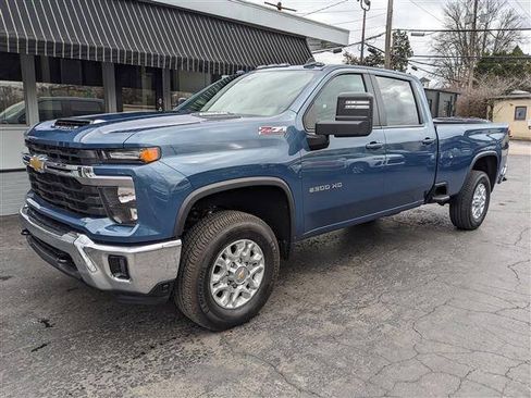 Used 2025 Chevrolet Silverado 2500 LT AWD/4WD image 1