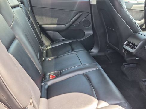 Used 2021 Tesla Model Y Long Range AWD/4WD image 7