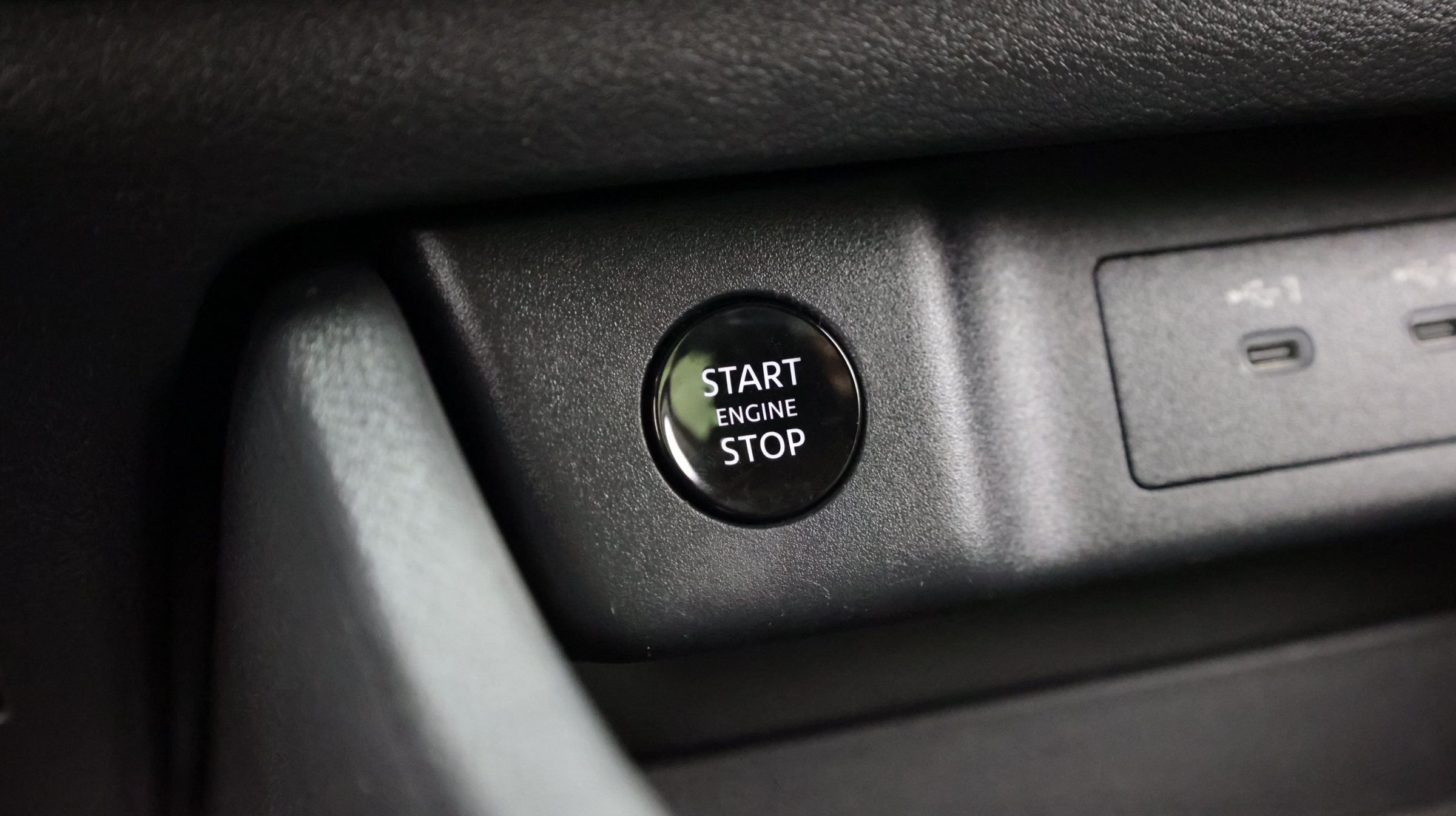 Used 2025 Nissan Rogue SV FWD image 19
