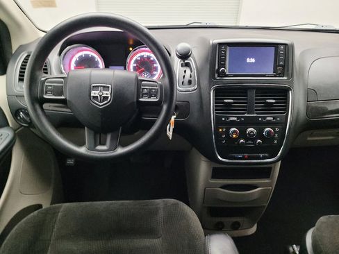 Used 2018 Dodge Grand Caravan SE image 22