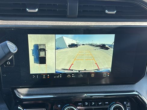 Used 2024 GMC Sierra 2500 AT4 w/ AT4 Premium Plus Package image 18