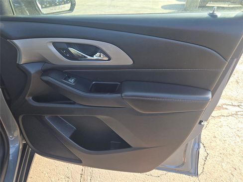 Used 2018 Chevrolet Traverse LT image 6