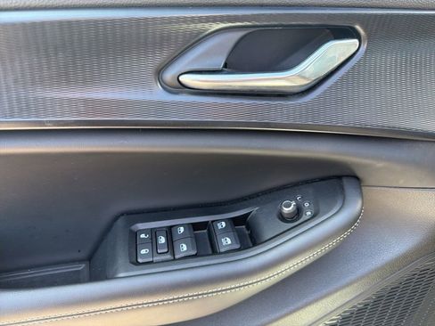 Used 2025 Jeep Grand Cherokee Laredo X w/ Luxury Tech Group I image 17