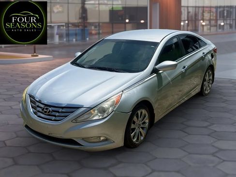 Used 2012 Hyundai Sonata SE FWD image 1