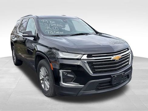 Used 2023 Chevrolet Traverse LT FWD image 2