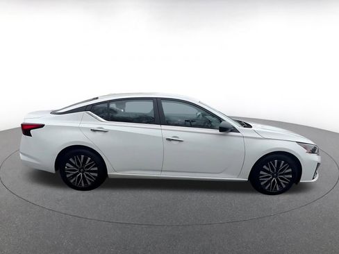 Used 2025 Nissan Altima 2.5 SV image 16