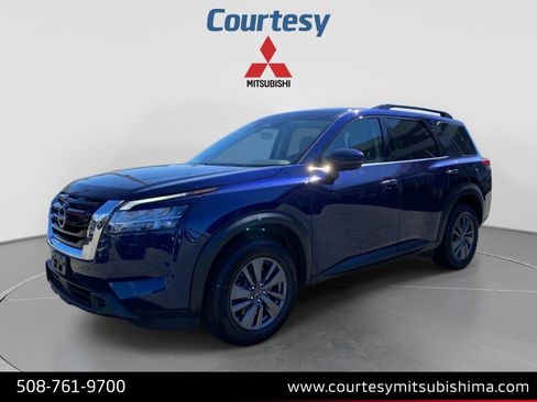Used 2022 Nissan Pathfinder SV AWD/4WD image 1