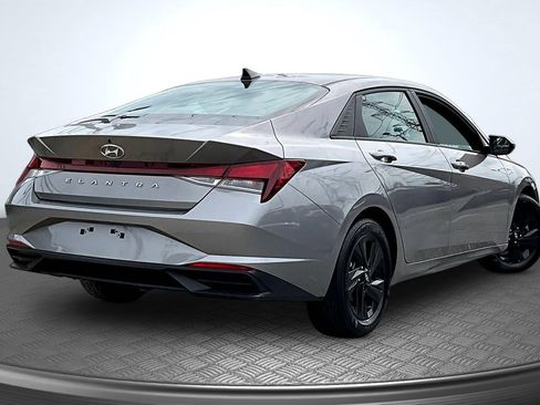 Used 2022 Hyundai Elantra SEL w/ Cargo Package FWD image 7