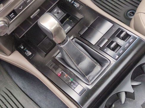 Used 2021 Lexus GX 460 Premium w/ Accessory Package image 27