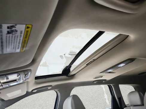 Certified 2024 Kia Telluride EX w/ EX Captain's Chair Package FWD image 13