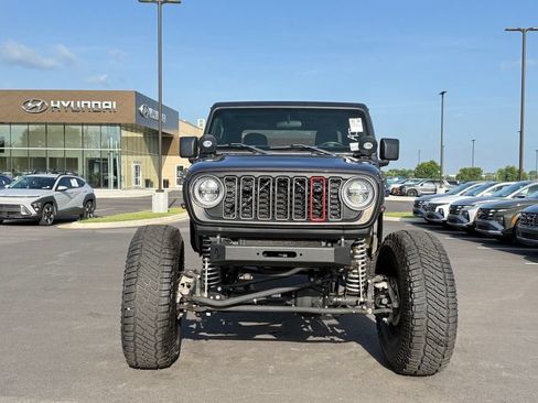 Used 2020 Jeep Gladiator Overland w/ Trailer Tow Package AWD/4WD image 2