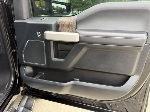 Used 2017 Ford F250 Lariat w/ Chrome Package AWD/4WD image 30